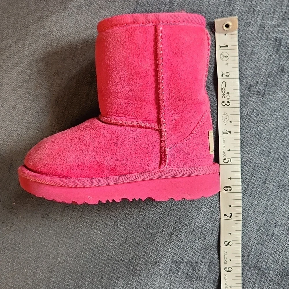 UGG Classic II Pink Bloom Fuchsia Sheepskin Boots Size 6T Toddlers Girls